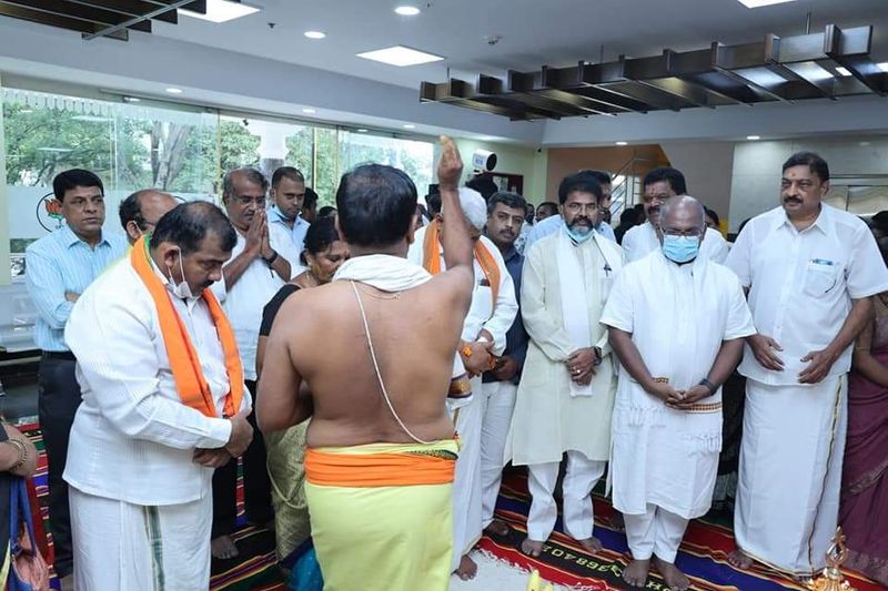 B L Santhosh Attend to Special Puja in BJP Office at Bengaluru grg