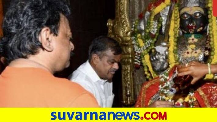 Telugu director Ram gopal varma offers liquor to Warangal mysamma devi vcs Telugu director Ram gopal varma offers liquor to Warangal mysamma devi vcs
