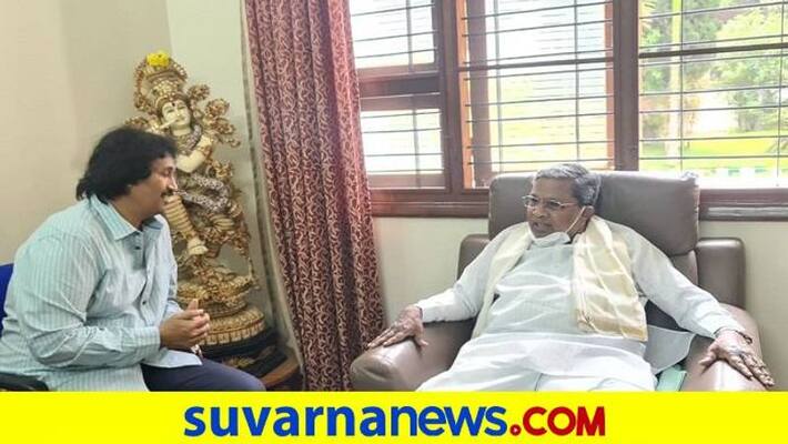 Soraba BJP MLA Kumar Bangarappa Met Siddaramaiah grg Soraba BJP MLA Kumar Bangarappa Met Siddaramaiah grg