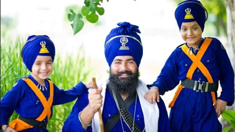 Youth murdered on Singhu border Know who are Nihange Sikhs History once heard tales of Bahadur Guru Army now in controversy
