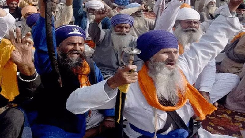 Youth murdered on Singhu border Know who are Nihange Sikhs History once heard tales of Bahadur Guru Army now in controversy
