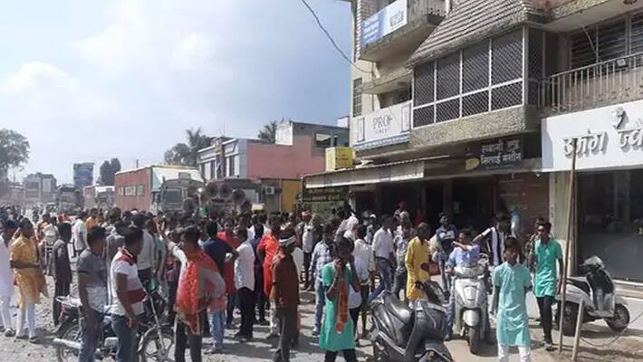 chhattisgarh a car 25 people crushed one dead, 24 injured in jashpur chhattisgarh a car 25 people crushed one dead, 24 injured in jashpur