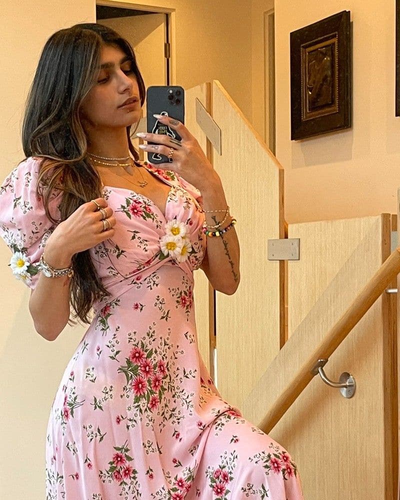 Mia Khalifa Hot Sex In Dress - Mia Khalifa's monthly income is more than many CEO's salaries; here's her  NET WORTH