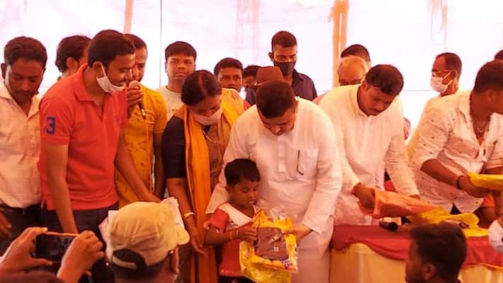 Why the river embankment was not made strong Suvendu slams Mamata in a relief camp of Khanakul bmm Why the river embankment was not made strong Suvendu slams Mamata in a relief camp of Khanakul bmm