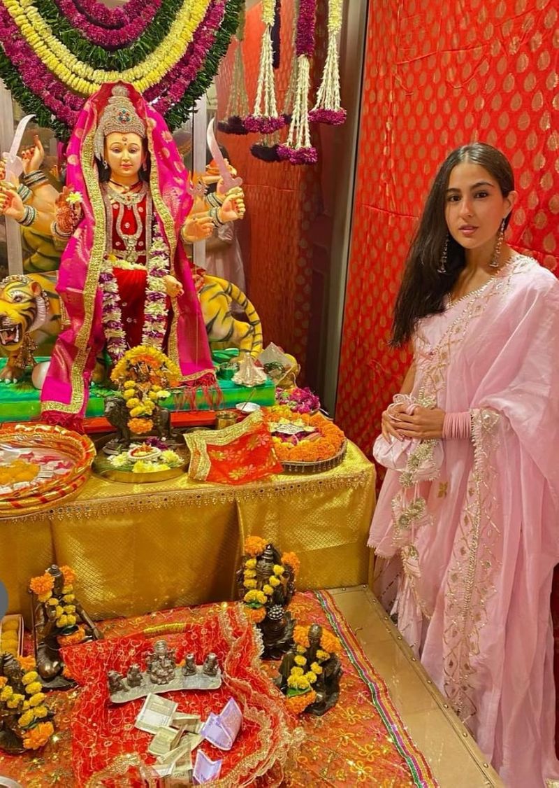 Shraddha Kapoor to Sara Ali Khan: Celebs extend Dussehra wishes to fans-SYT