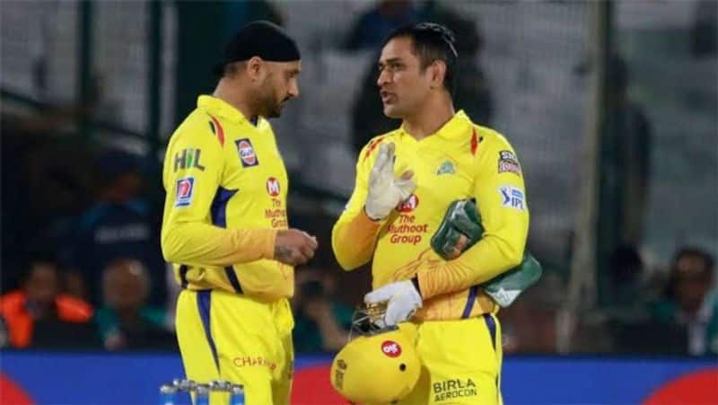 Harbhajan Singh Comments on MS Dhoni after 7 days of Retirement, Don't know the problem with me