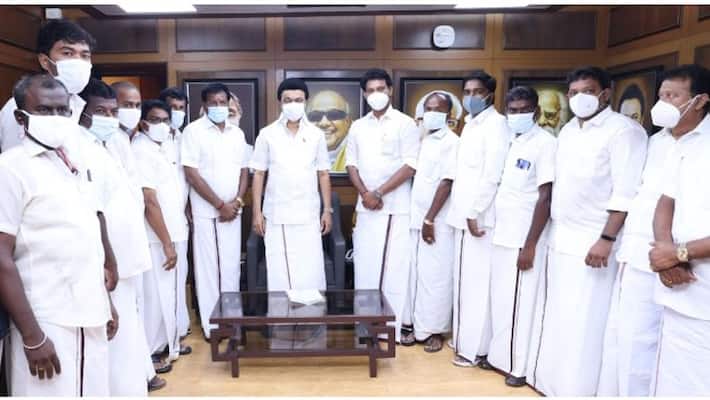 dmdk trichy district Secretary in desperation.. jumped to DMK form dmdk..! dmdk trichy district Secretary in desperation.. jumped to DMK form dmdk..!