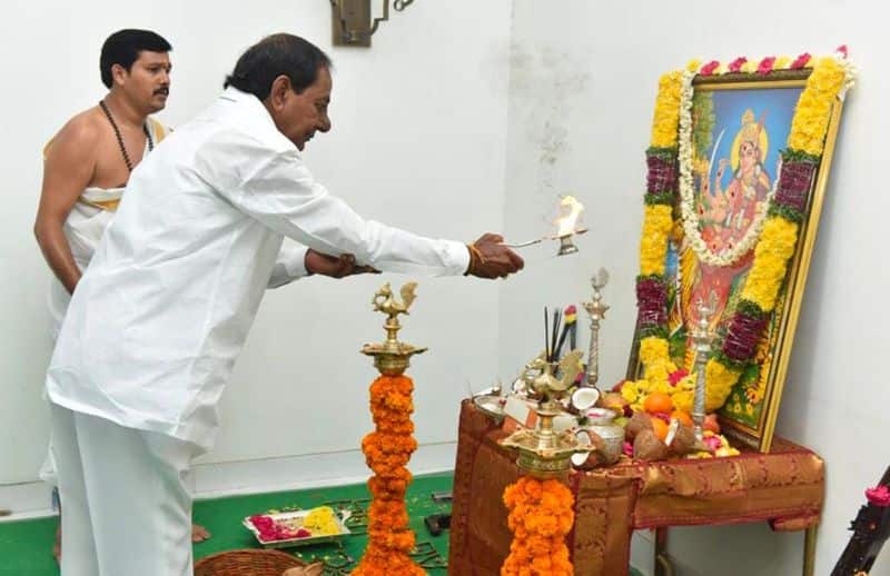 cm kcr conducted dussehra celebrations at pragati bhavan in hyderabad