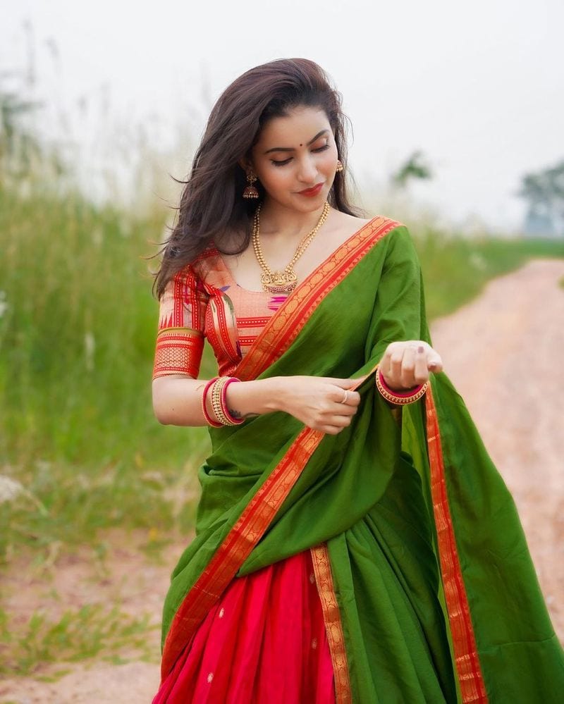 young anchor deepika pilli festive treat sizzles in traditional wear