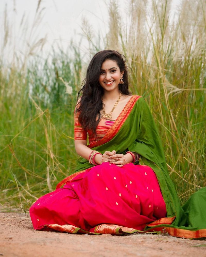 young anchor deepika pilli festive treat sizzles in traditional wear