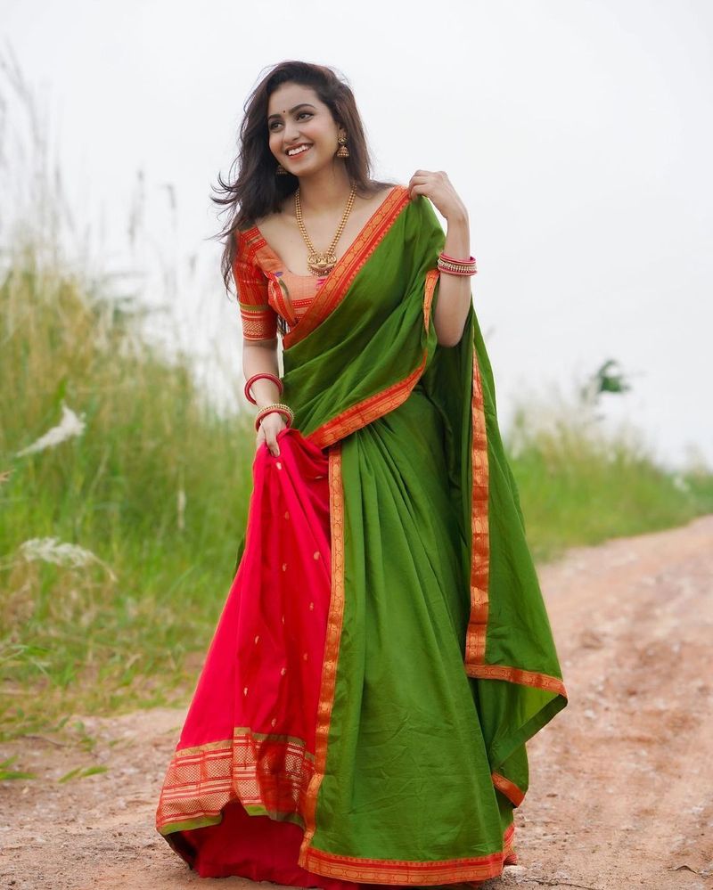 young anchor deepika pilli festive treat sizzles in traditional wear
