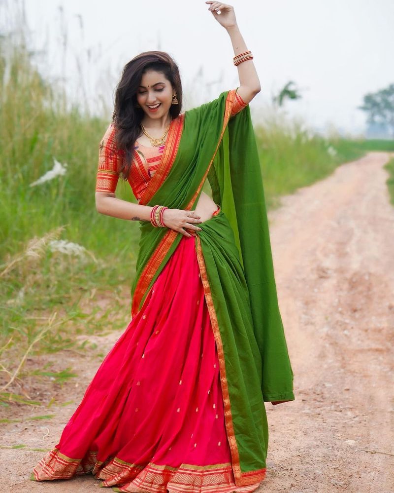 young anchor deepika pilli festive treat sizzles in traditional wear