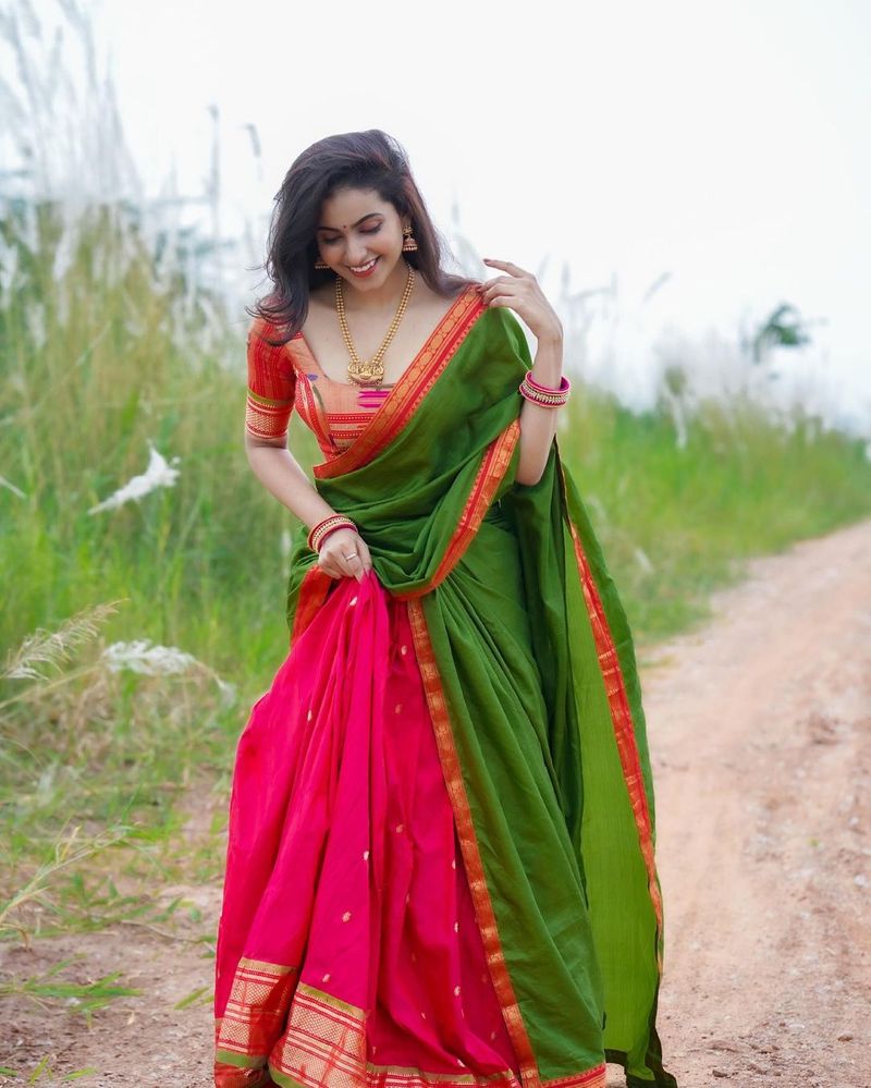 young anchor deepika pilli festive treat sizzles in traditional wear