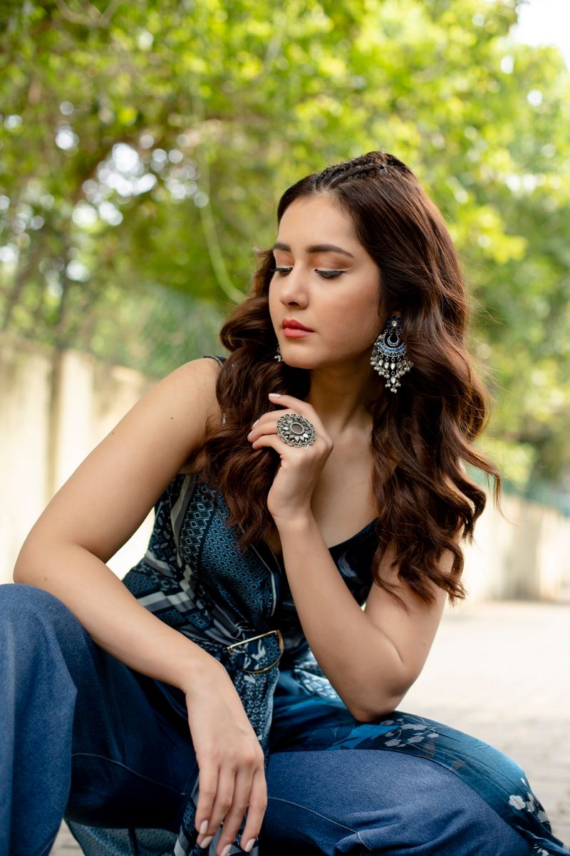 raashi khanna goes sleeveless her latest photo shoot gone viral