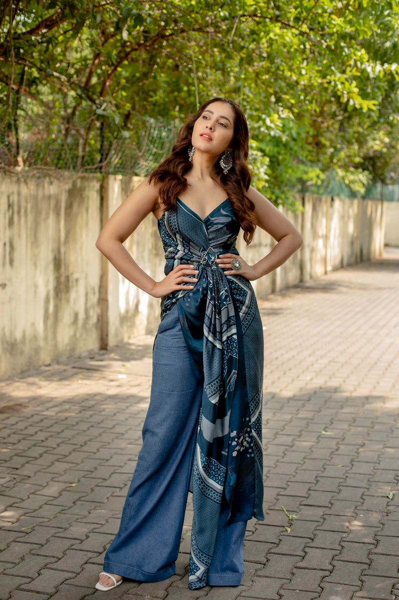 raashi khanna goes sleeveless her latest photo shoot gone viral