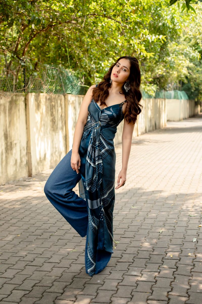 raashi khanna goes sleeveless her latest photo shoot gone viral