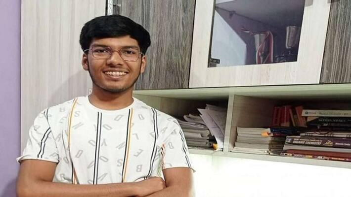 Mridul Agarwal of Jaipur secured All India First Rank in IIT-JEE Advanced Result and studied in Kota by coaching Mridul Agarwal of Jaipur secured All India First Rank in IIT-JEE Advanced Result and studied in Kota by coaching