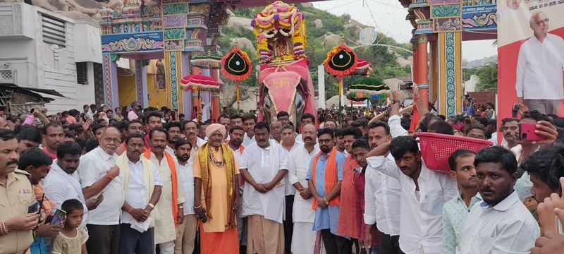 Celebrated Ambari Procession at Hemagudda in Gangavatin grg