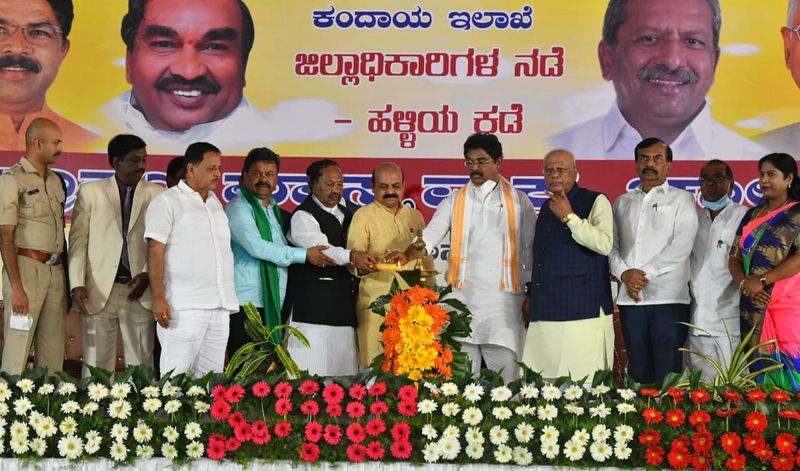 CM Basavaraj bommai inaugurates Grama vastavya program in Davanagere snr