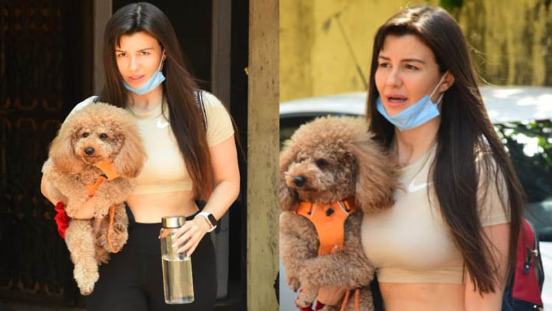 kareena kapoor son jeh ali khan spotted outside home, taimur younger brother looked sad