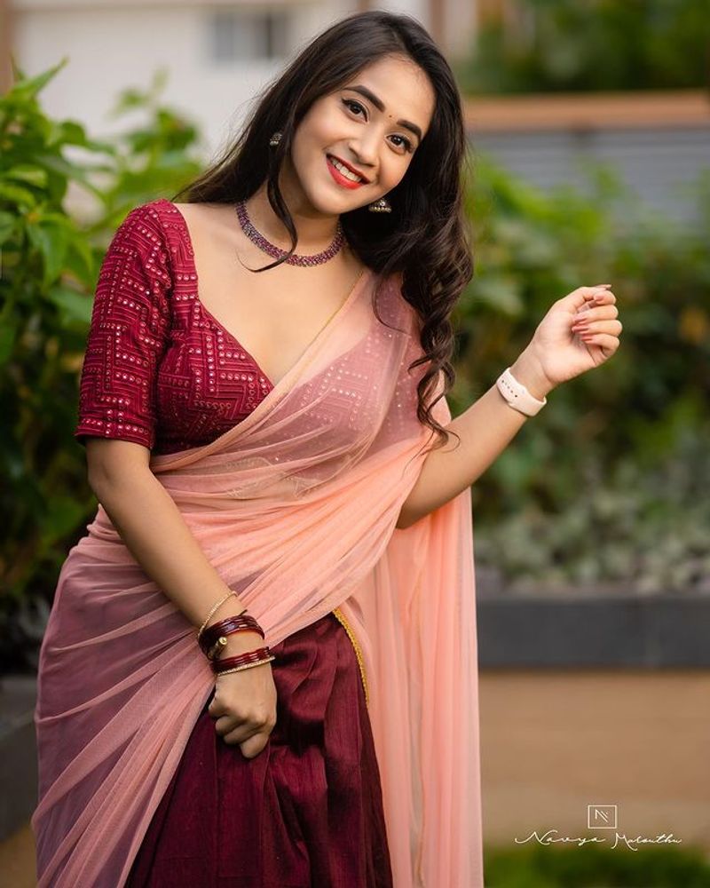 Deepthi Sunaina mind blowing hot in half saree look