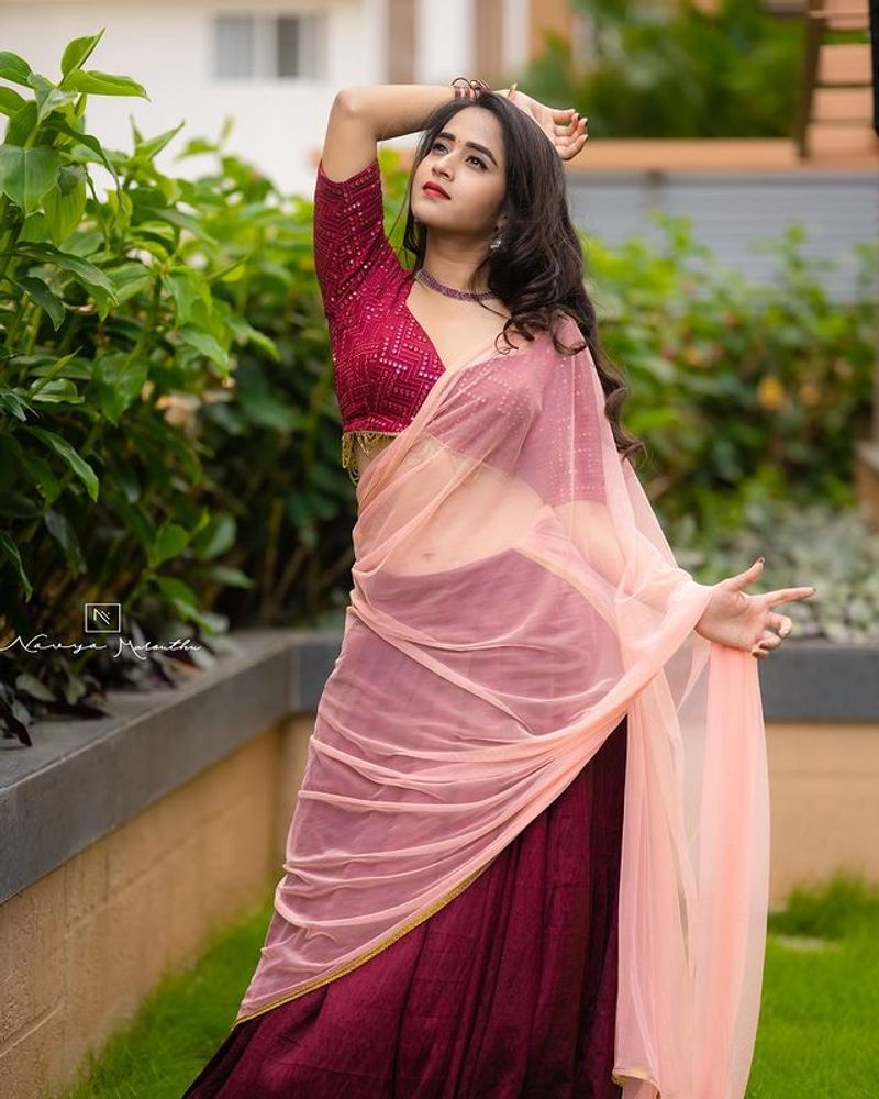 Deepthi Sunaina mind blowing hot in half saree look