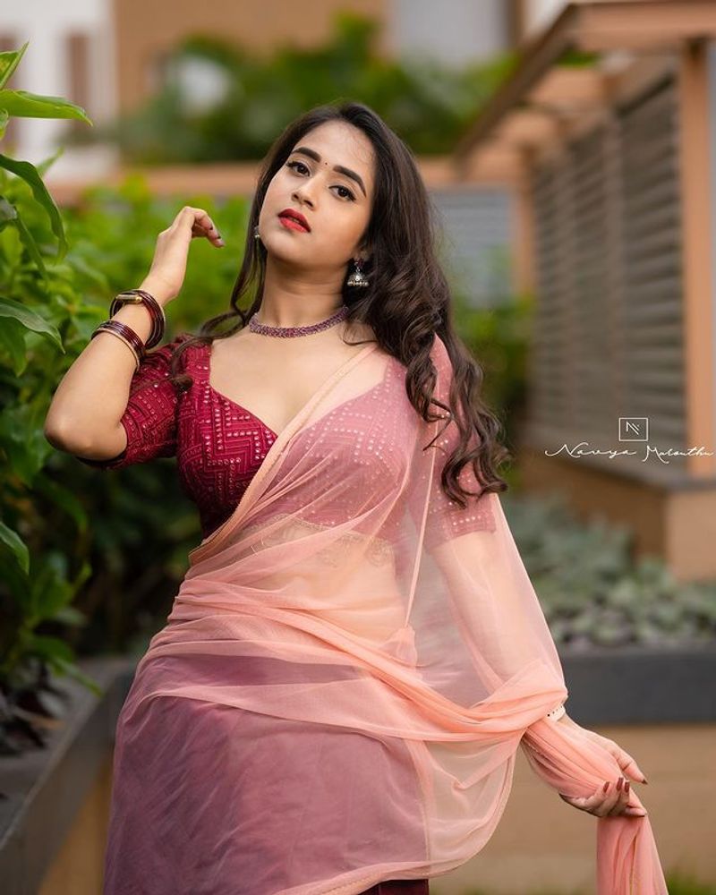 Deepthi Sunaina mind blowing hot in half saree look