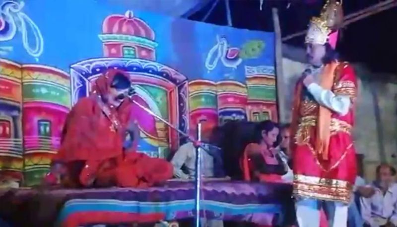 Uttar Pradesh, actor playing role of dashrath in ram leela died on stage in bijnor