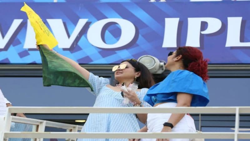 IPL 2021: MS Dhoni wife Sakshi followed same fashion style during whole Season, see pictures