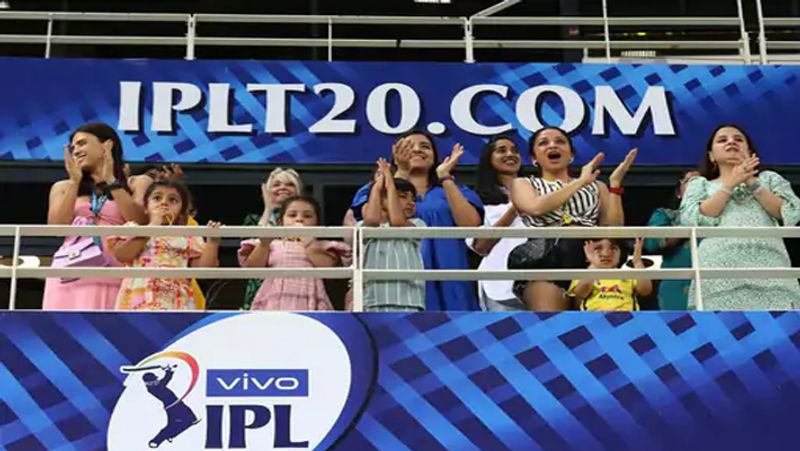 IPL 2021: MS Dhoni wife Sakshi followed same fashion style during whole Season, see pictures