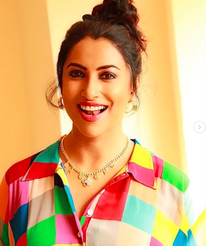 Bollywood actress Kranti redkar Wife of NCB officer Sameer Wankhede who is leading Mumbai Cruise drugs case dpl