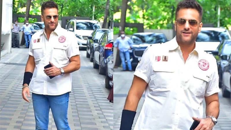 Fardeen Khan spotted with amazing body transformation