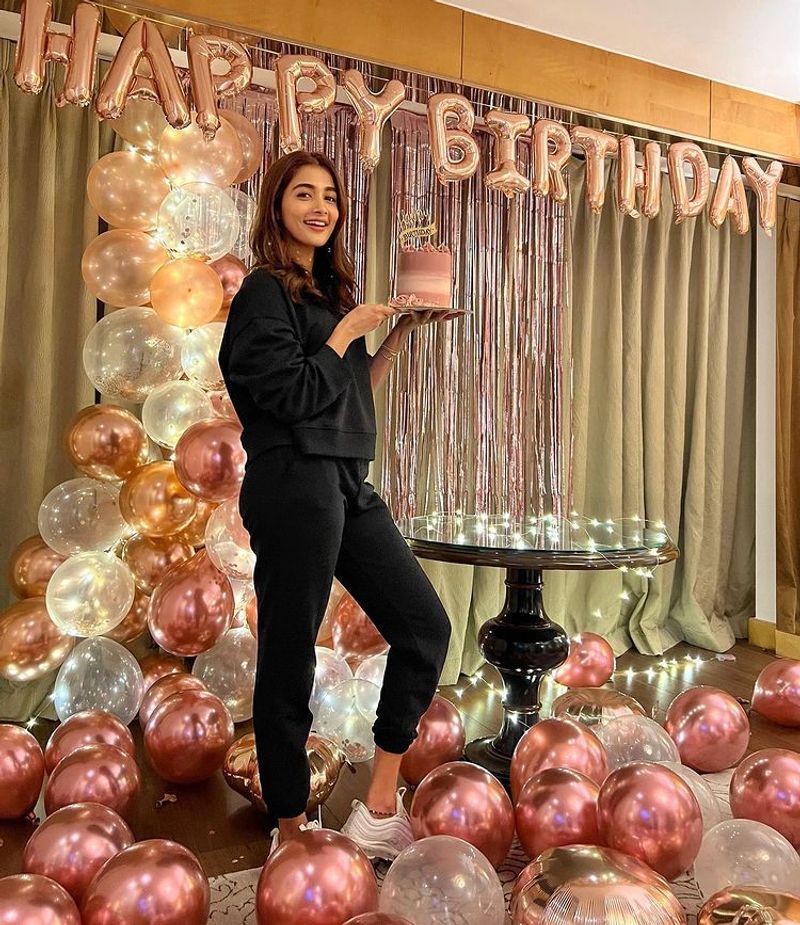 Thalapathy Vijay heroine Actress pooja hegde birthday celebration photos goes viral in internet