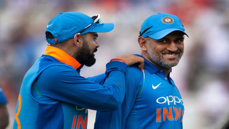 T20 worldcup 2021: Ravi Shastri facing trolls after mentor ms dhoni on ground training stills