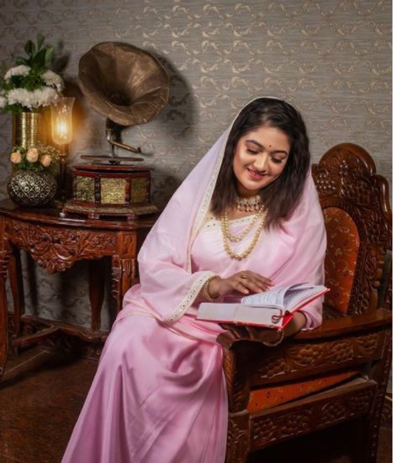 Kannada actress Meghana Raj new photoshoot in Maharani look vcs