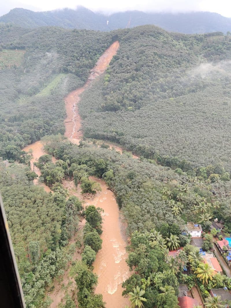 heavy rains in kerala... Heavy rain triggerred landslide in kottayam