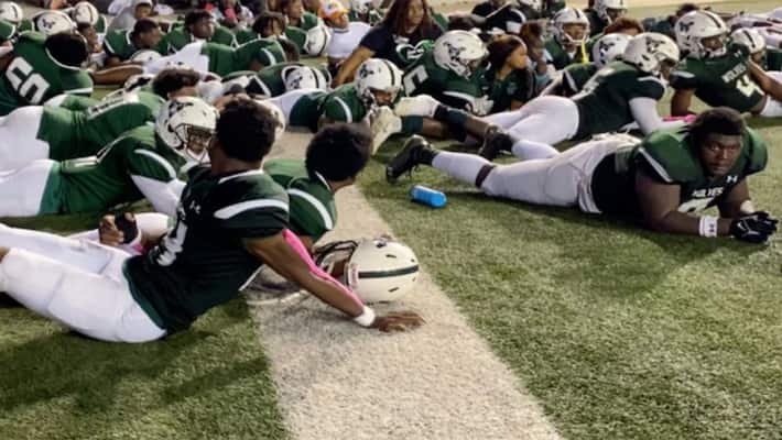 Viral video: Firing on football match in alabama america, 4 shot, 1 critically injured Viral video: Firing on football match in alabama america, 4 shot, 1 critically injured