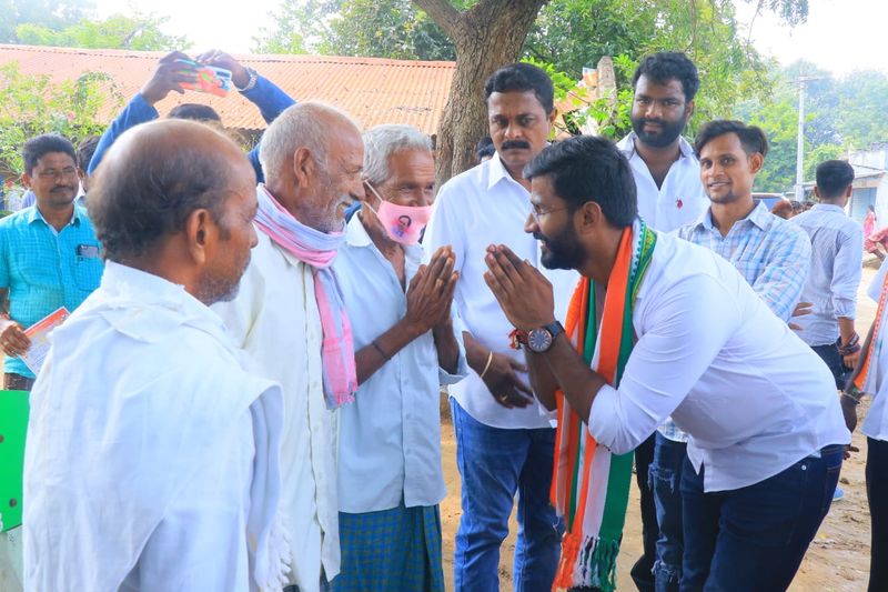 Huzurabad Bypoll: congress candidate balmuru venkat house to house campaign