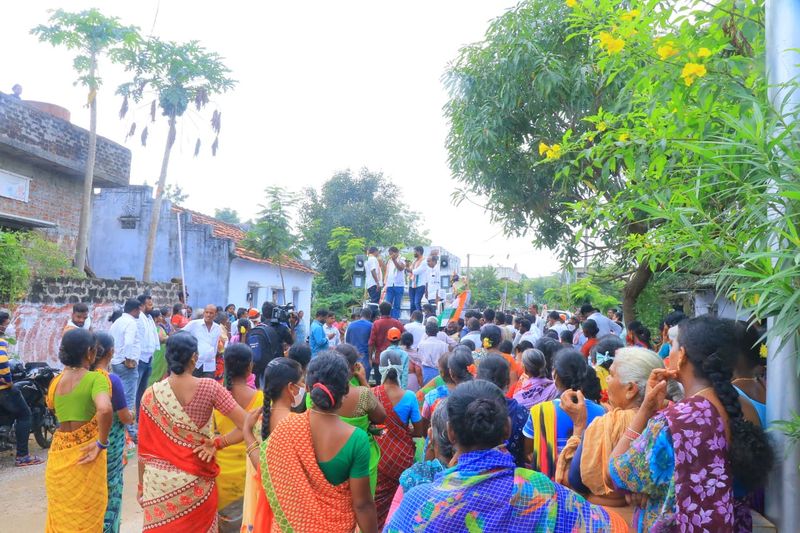 Huzurabad Bypoll: congress candidate balmuru venkat house to house campaign