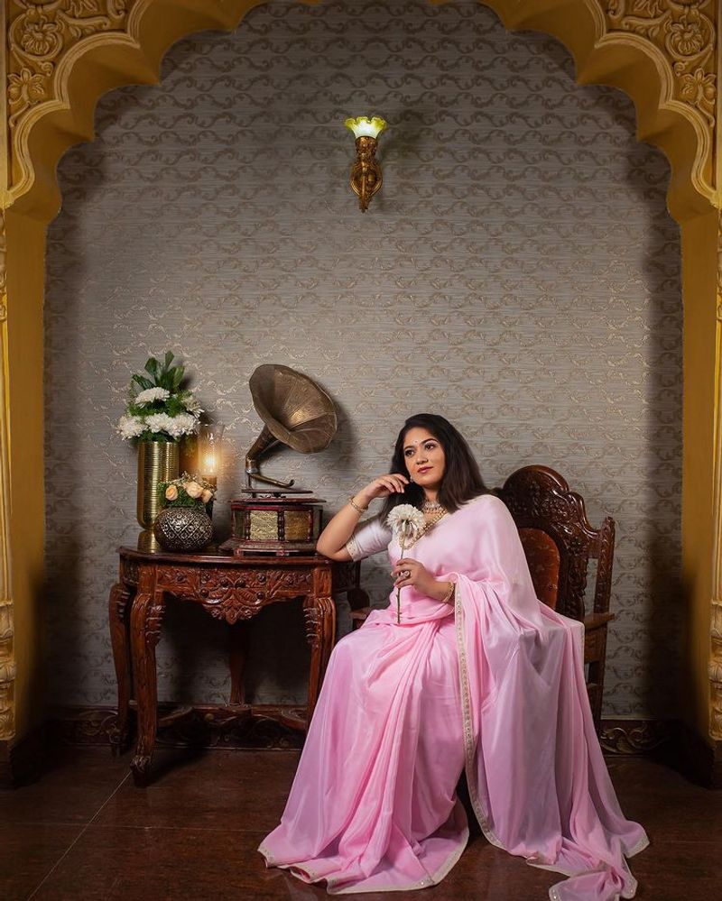 actress meghana raj new photoshoot in maharani look viral photos