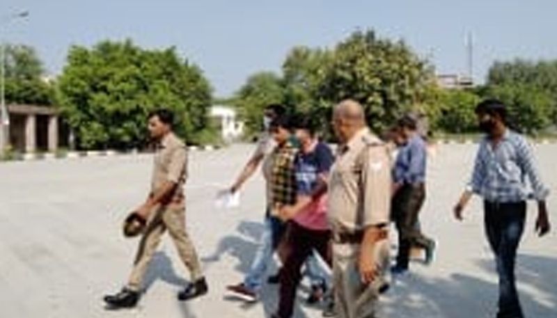 uttar pradesh news two cousin sisters lie down on railway track in auraiya