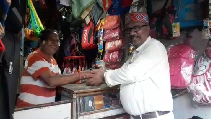Trinamool leader won the hearts By wishing on Bijoya Dashami, distributes sweets bpsb Trinamool leader won the hearts By wishing on Bijoya Dashami, distributes sweets bpsb