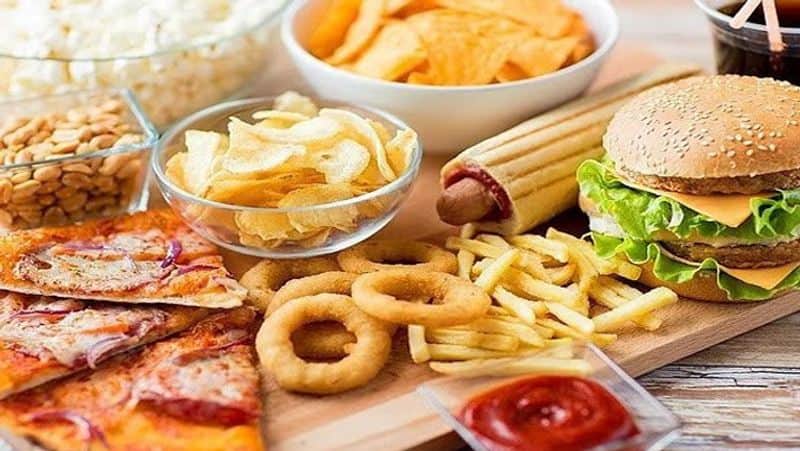 Craving junk food? Here are some reasons you love eating pizza, burger, ice cream etc SUR
