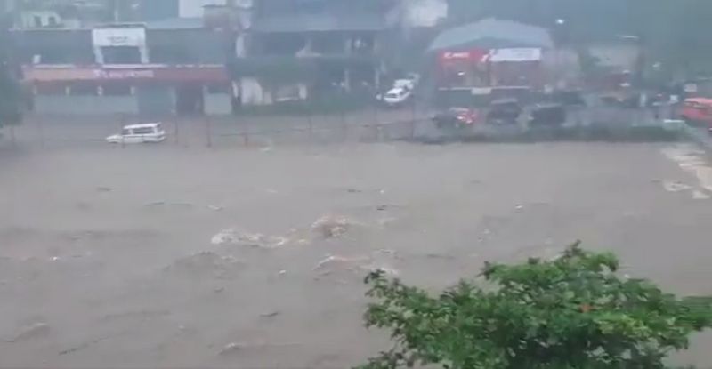 heavy rains killed 15 people in kerala