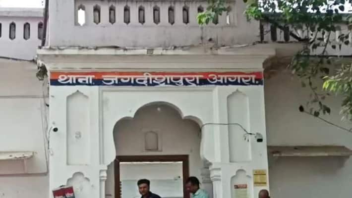 UP Thieves stole Rs 25 lakh from Malkhana of Jagdishpura police station in Agra Six policemen suspended in case UP Thieves stole Rs 25 lakh from Malkhana of Jagdishpura police station in Agra Six policemen suspended in case