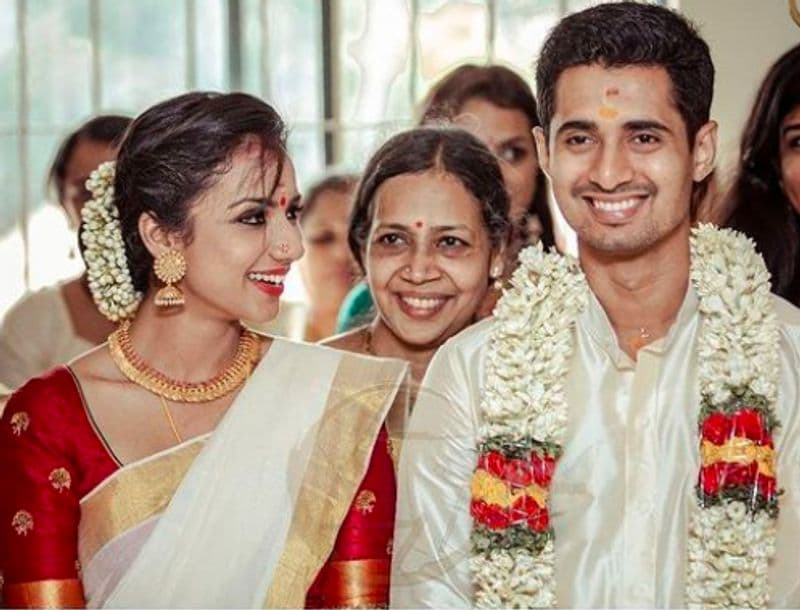 Actress Sruthi Hariharan shares marriage photos dpl