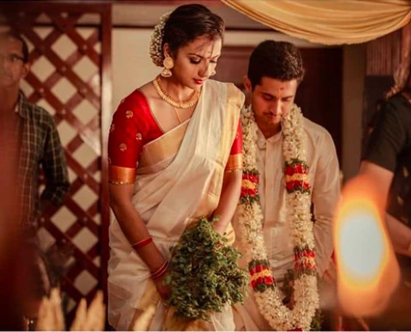 Actress Sruthi Hariharan shares marriage photos dpl