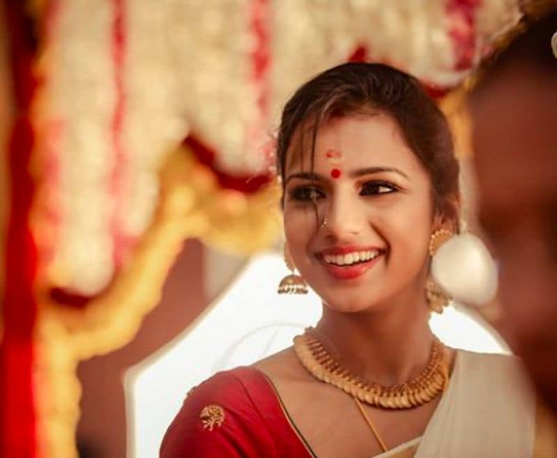 Actress Sruthi Hariharan shares marriage photos dpl