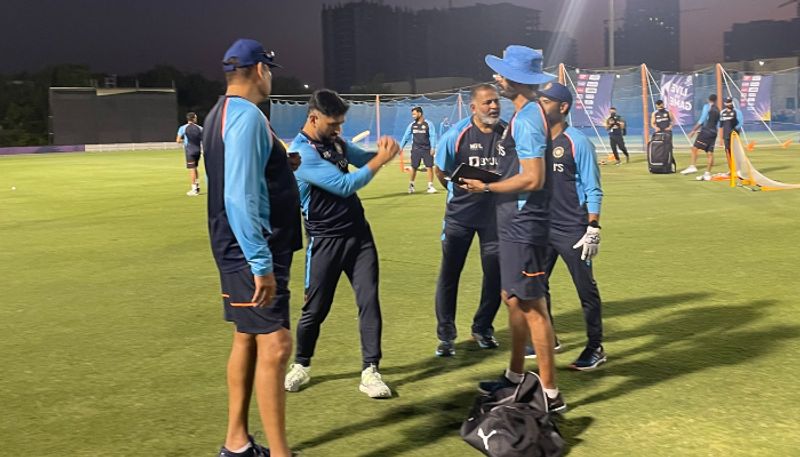 T20 worldcup 2021: mentors can't do much, its players who have to perform, Says Sunil Gavaskar