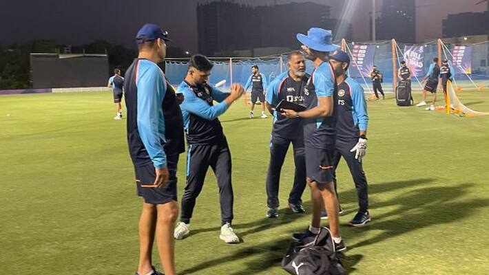 MS Dhoni Turns "Throwdown Specialist" For Team India, Twitter Goes Into Overdrive MS Dhoni Turns "Throwdown Specialist" For Team India, Twitter Goes Into Overdrive